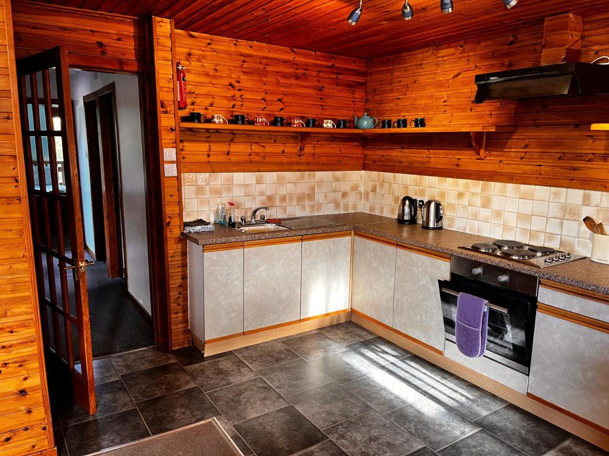 Snowgoose Apartments & Bunkhouse Fort William Extérieur photo