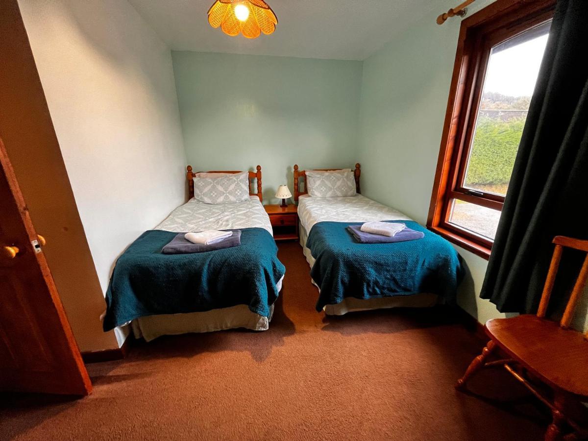 Snowgoose Apartments & Bunkhouse Fort William Extérieur photo